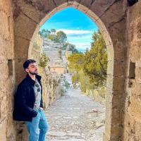 637705099: Chico busca chica en Valencia