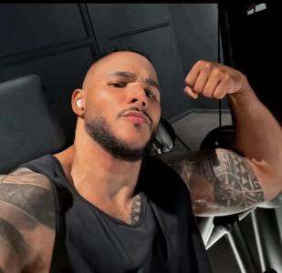 614383824: Chico busca chica en Barcelona