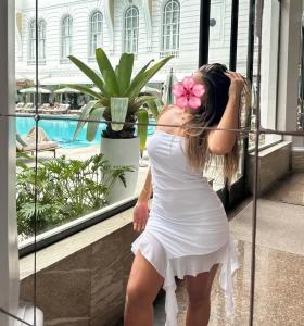 610689471: Chica busca chico en Barcelona