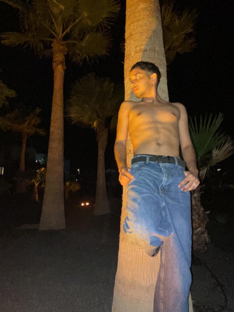 687161523: Chico busca chica en Sevilla