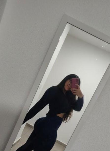647637022: Chica busca chico en Barcelona