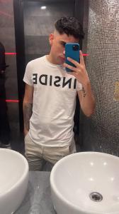 677649378: Chico busca chica en Sevilla