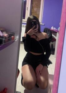 647637022: Chica busca chico en Barcelona