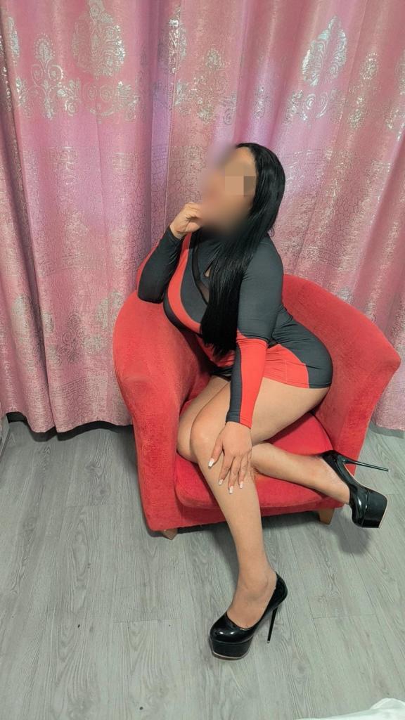 623441896: Chica busca chico en La Coruña