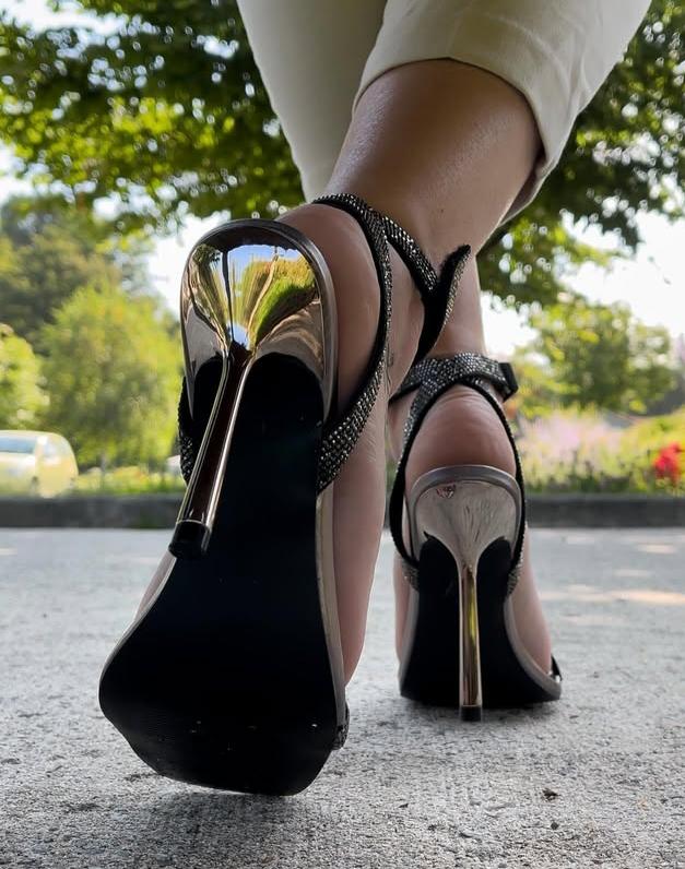 643272294: Chica busca chico en Sevilla