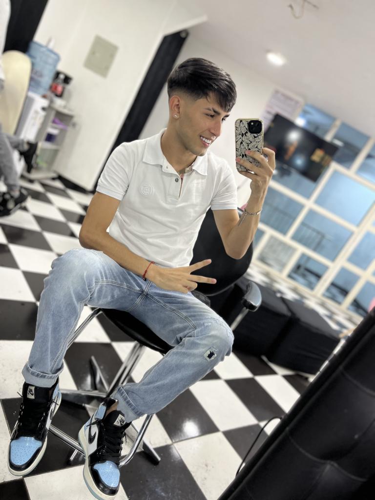 663936078: Chico busca chica en Ibiza