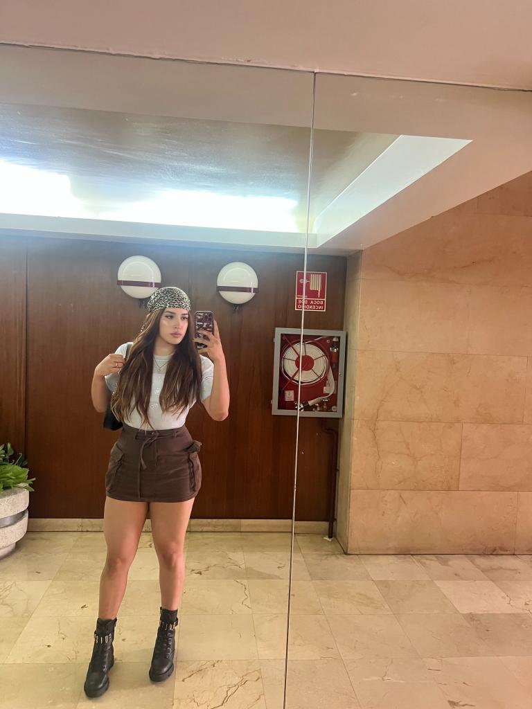 687805823: Transexual en Lérida