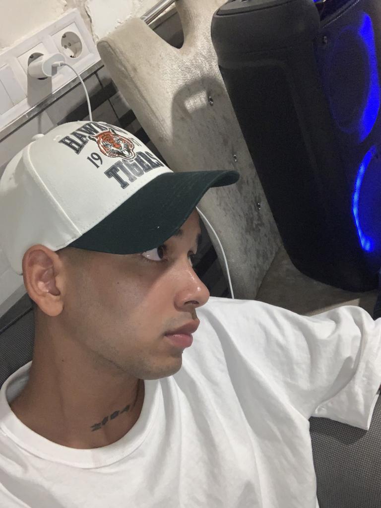 687161523: Chico busca chica en Sevilla