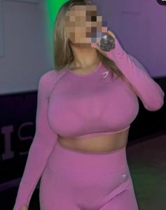 671498141: Chica busca chico en Barcelona