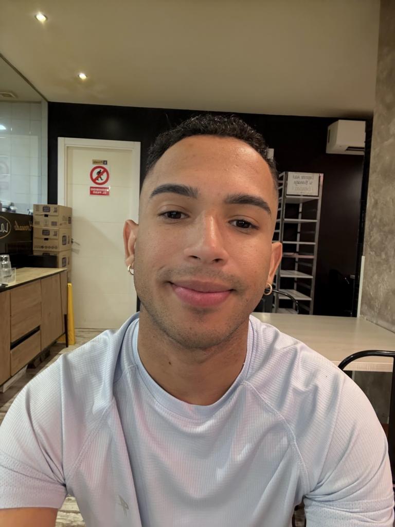 641432457: Chico busca chica en Málaga