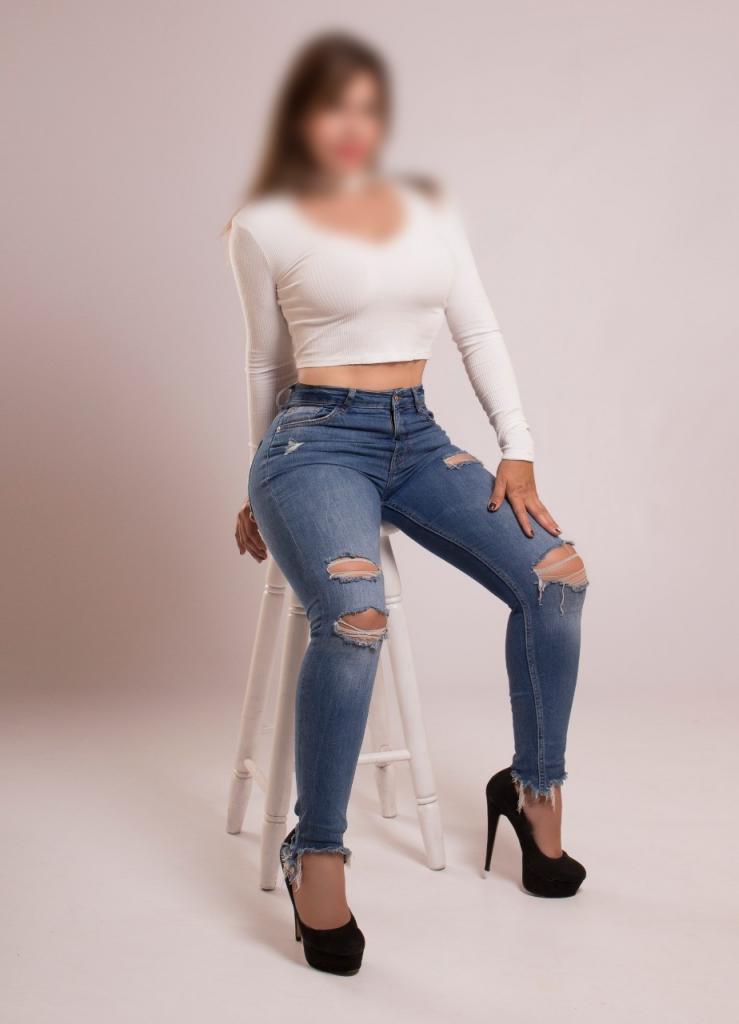 603143242: Chica busca chico en Barcelona