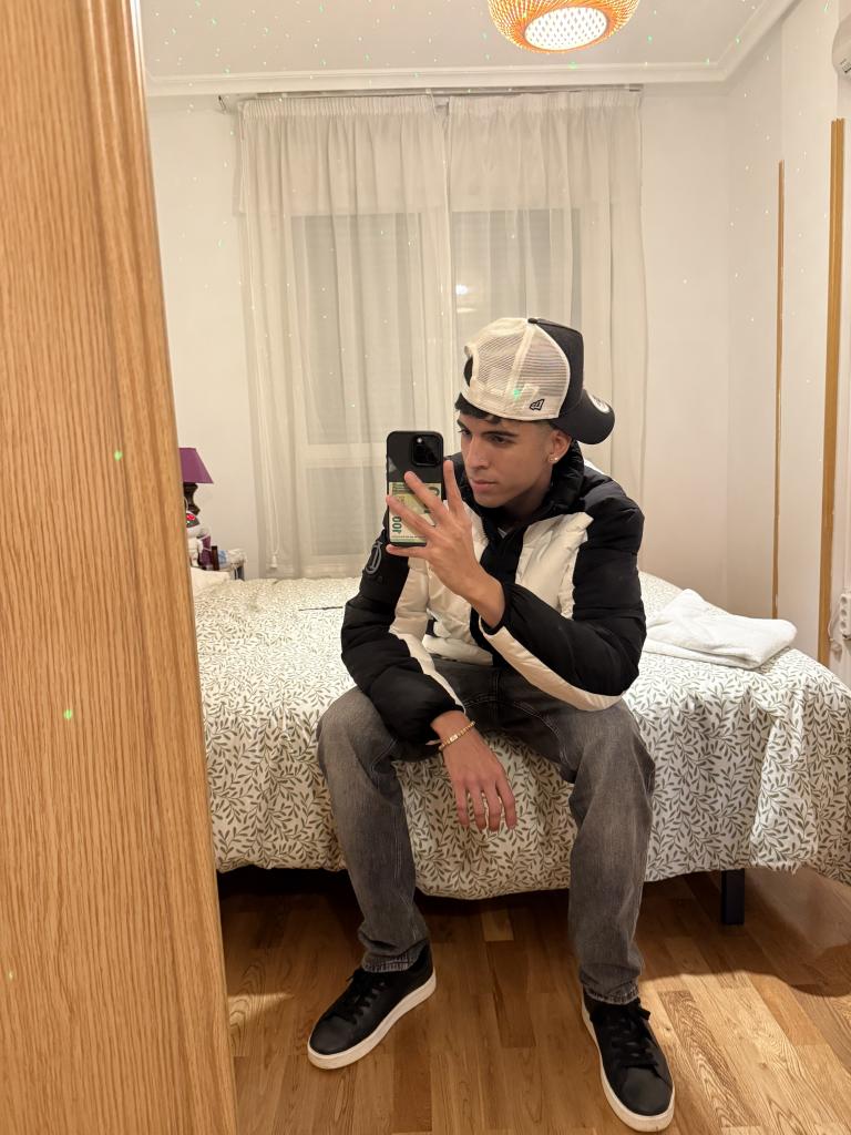 614520794: Chico busca chica en Valladolid