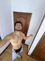 613839977: Chico busca chica en Valencia