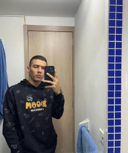 641454323: Chico busca chica en Barcelona