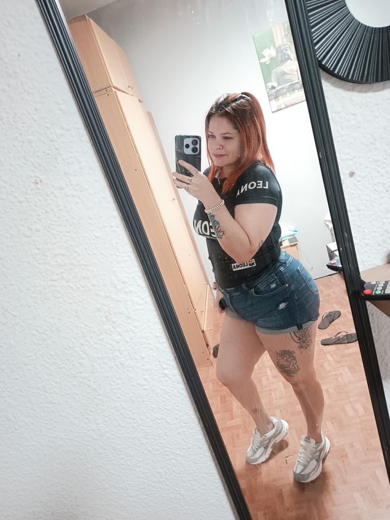 677308085: Chica busca chico en León