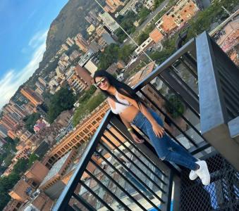 617746381: Chica busca chico en Madrid