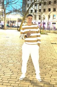 614772935: Chico busca chica en Alicante