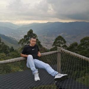 662337815: Chico busca chica en Valencia