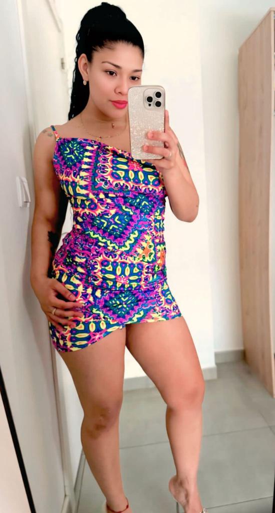 Chica busca chico en Alicante: Chica busca chico