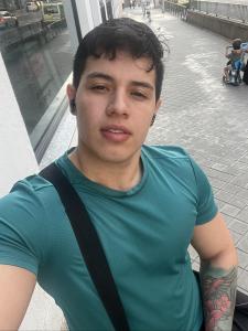 695918947: Chico busca chica en Madrid