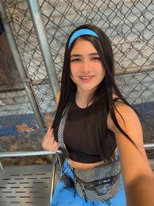 671134267: Chica busca chico en Sevilla