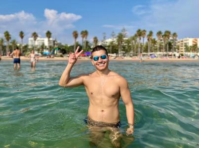 Chico busca chica en Sevilla: 