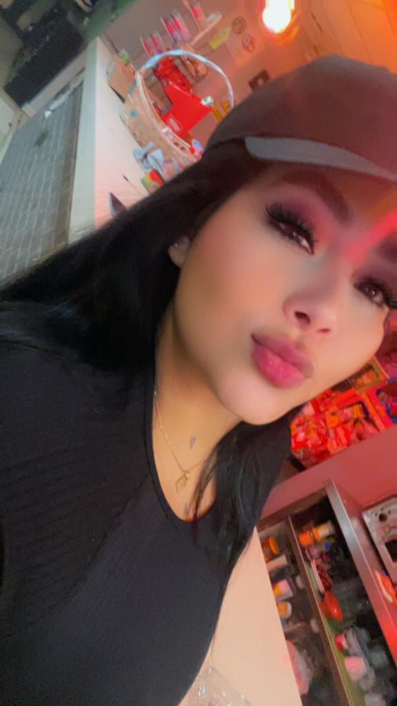 687164540: Chica busca chico en Almería