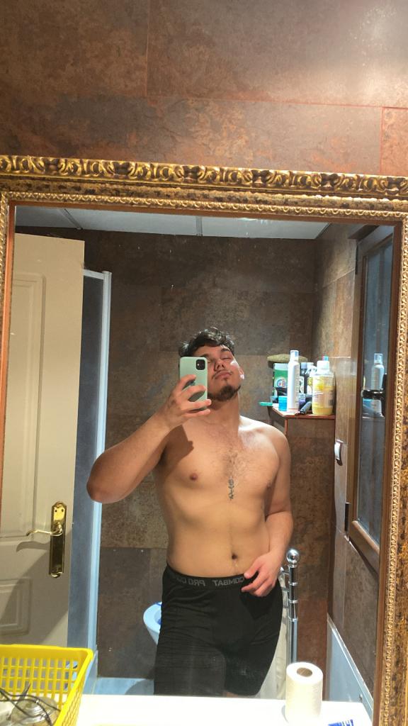 Chico busca chica en Sevilla: 