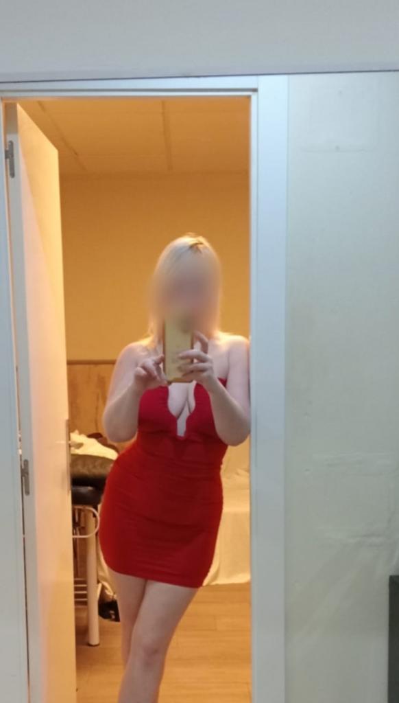 663125755: Chica busca chico en Barcelona