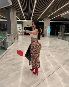 647270375: Chica busca chico en La Coruña