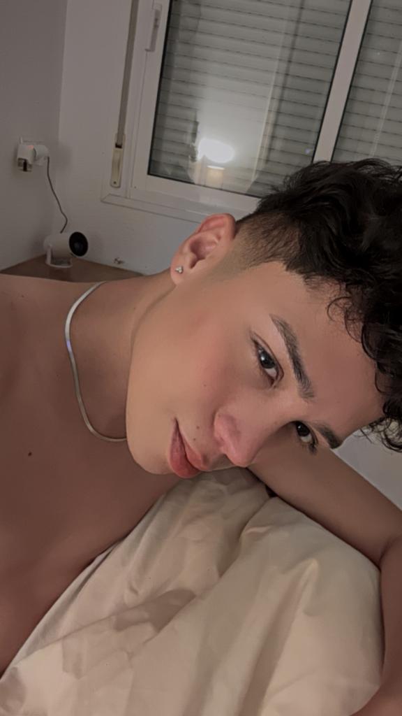 678745437: Chico busca chica en Málaga