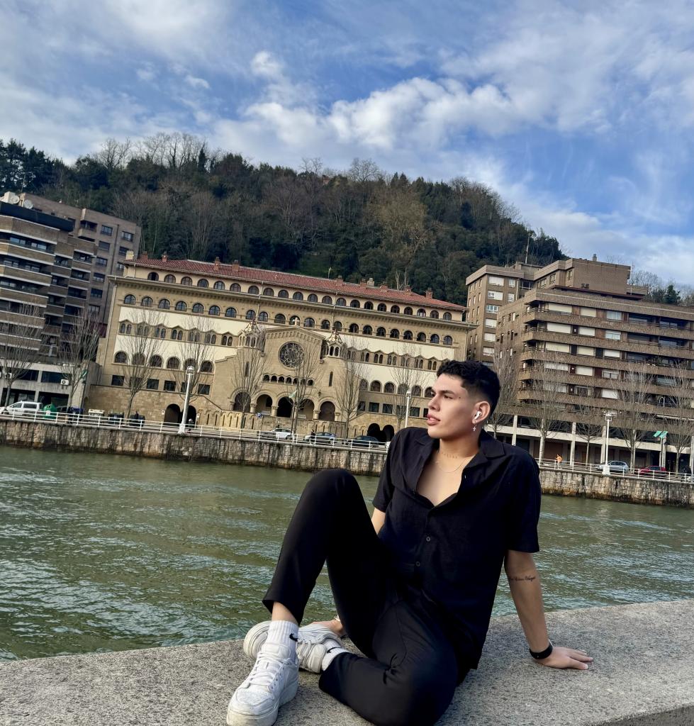 662902820: Chico busca chica en Ibiza