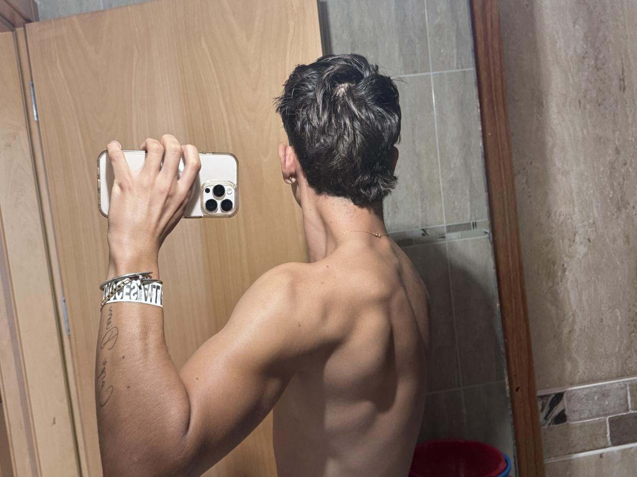 697751128: Chico busca chica en Madrid