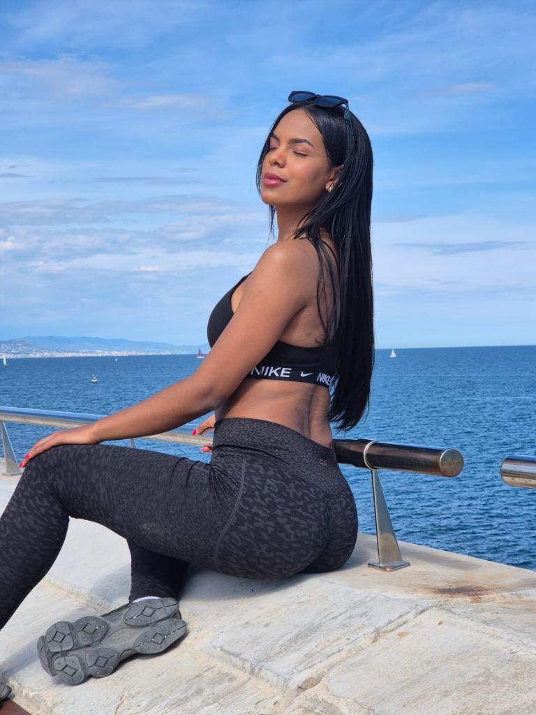 689277637: Chica busca chico en Barcelona