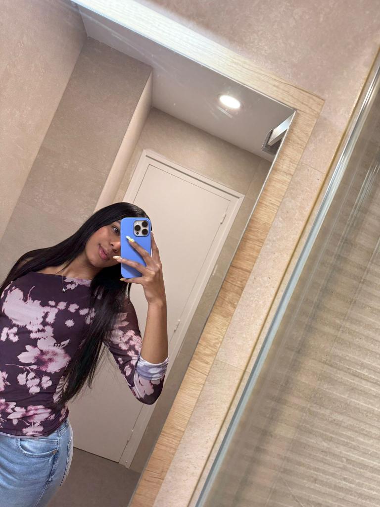 689277637: Chica busca chico en Barcelona