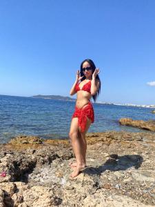 678863513: Chica busca chico en Ibiza