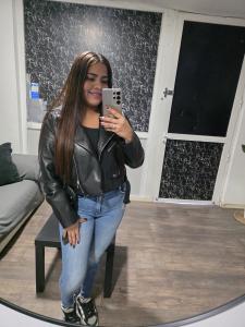 643219126: Chica busca chico en Valencia