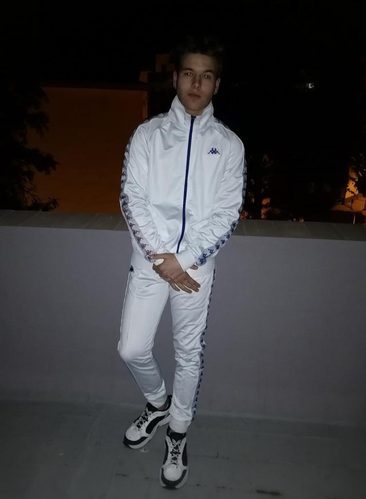 664170055: Chica busca chico en Sevilla