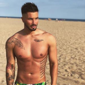 692988860: Chico busca chica en Barcelona