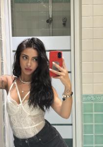 611280536: Chica busca chico en Gerona