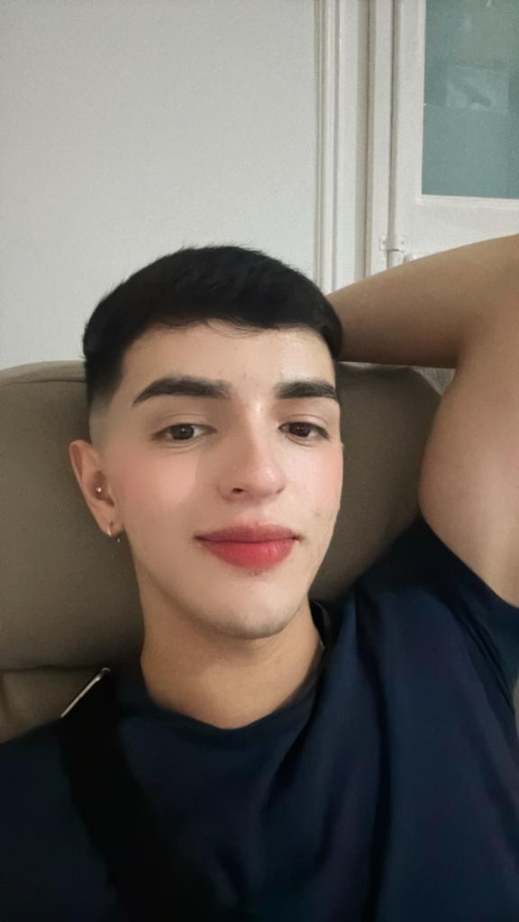 695313803: Chico busca chica en Barcelona