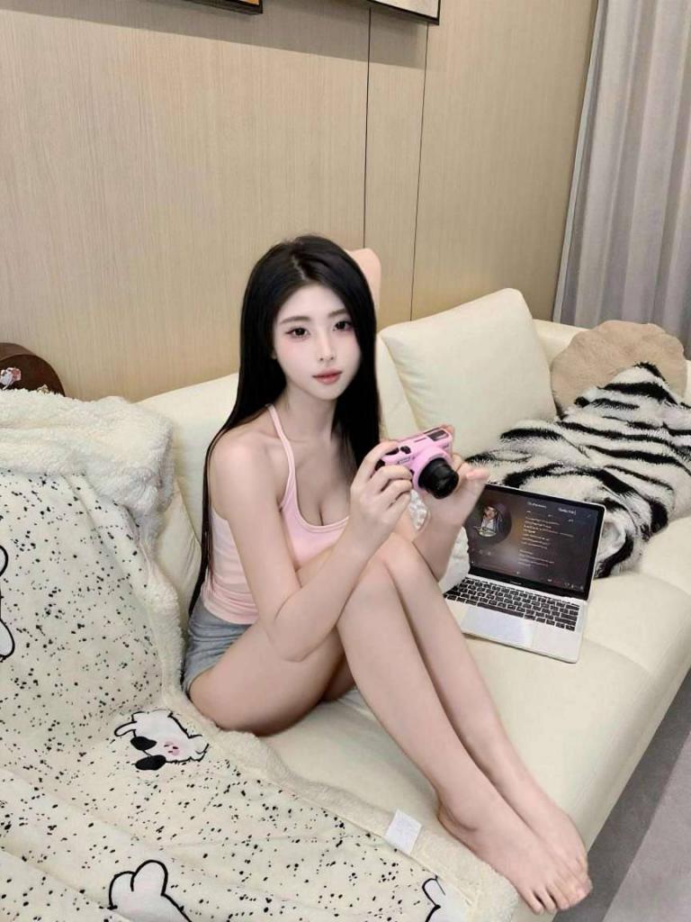 645230666: Chica busca chico en Barcelona