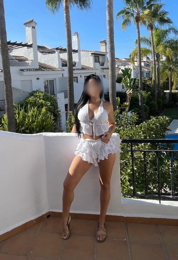 678749679: Chica busca chico en Barcelona