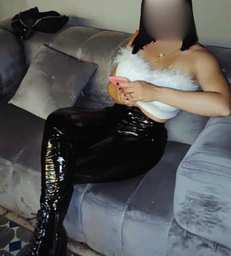 666747385: Chica busca chico en La Coruña