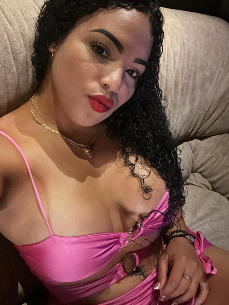 671544530: Chica busca chico en Granada