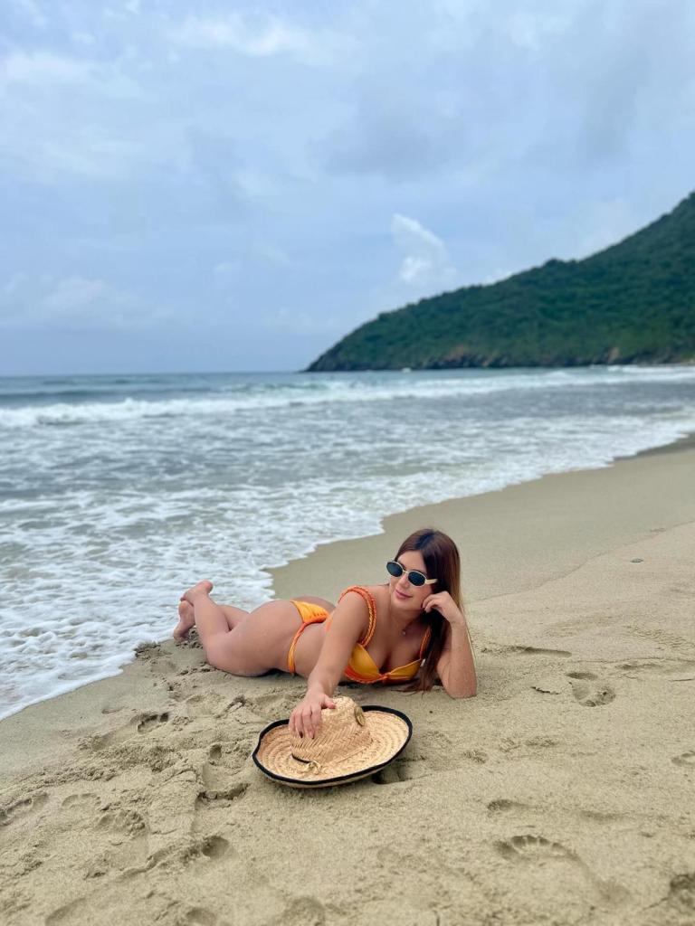 632975359: Chica busca chico en La Coruña