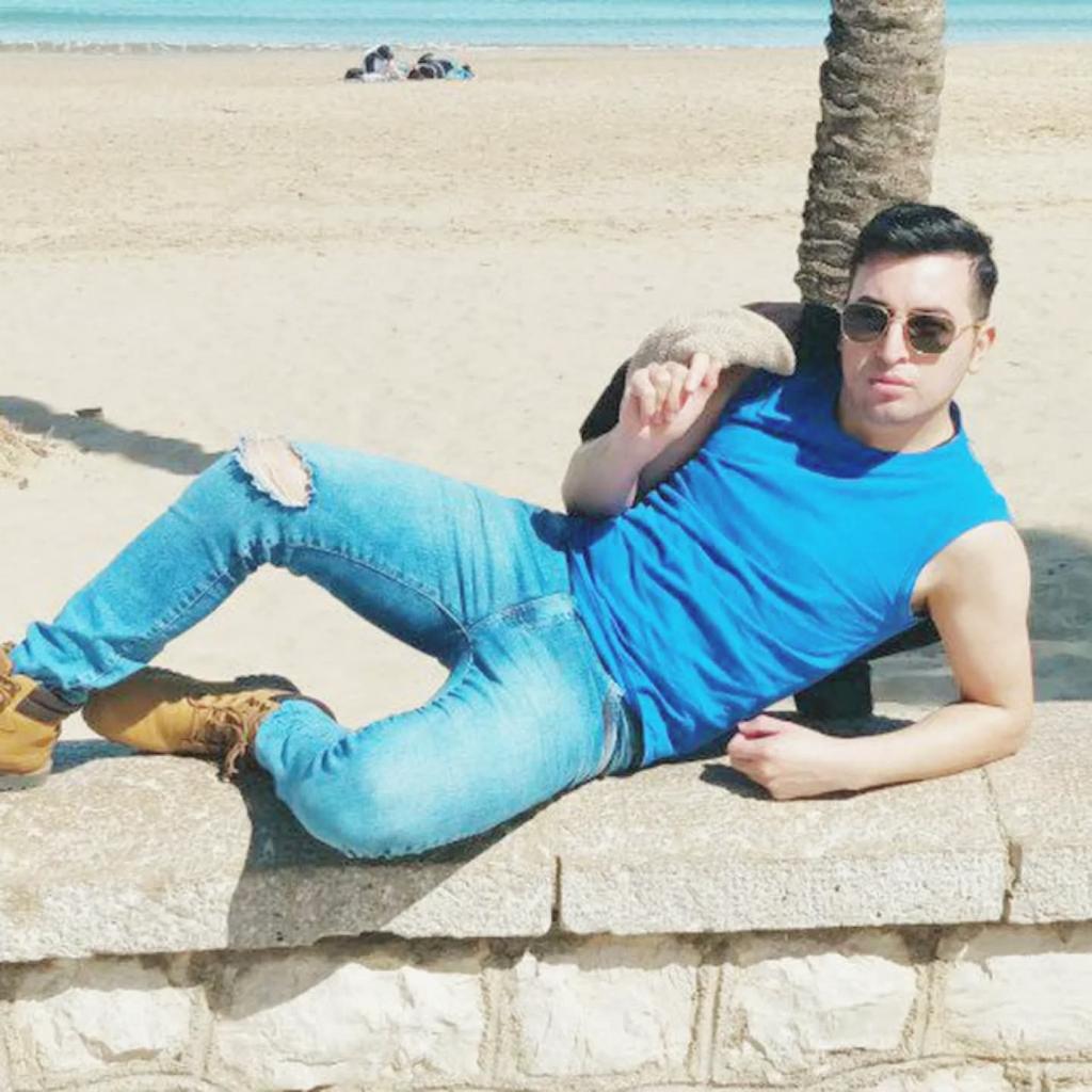 697824404: Chico busca chica en Barcelona