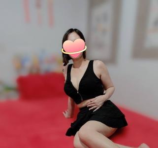 614776939: Chica busca chico en Barcelona