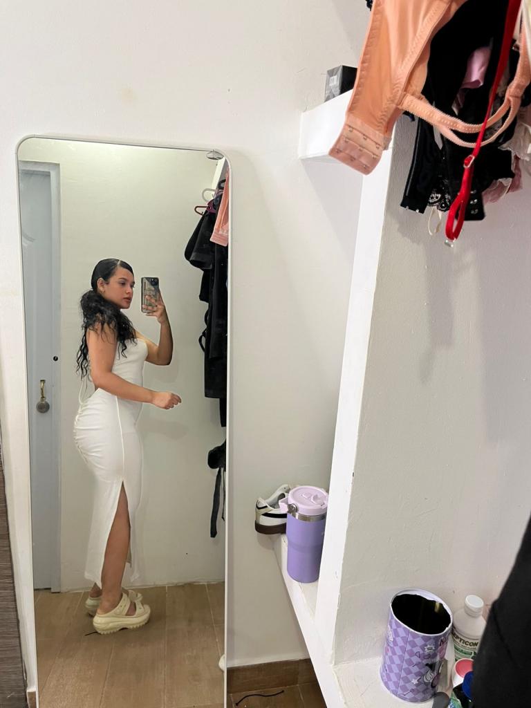 643347408: Chica busca chico en Murcia