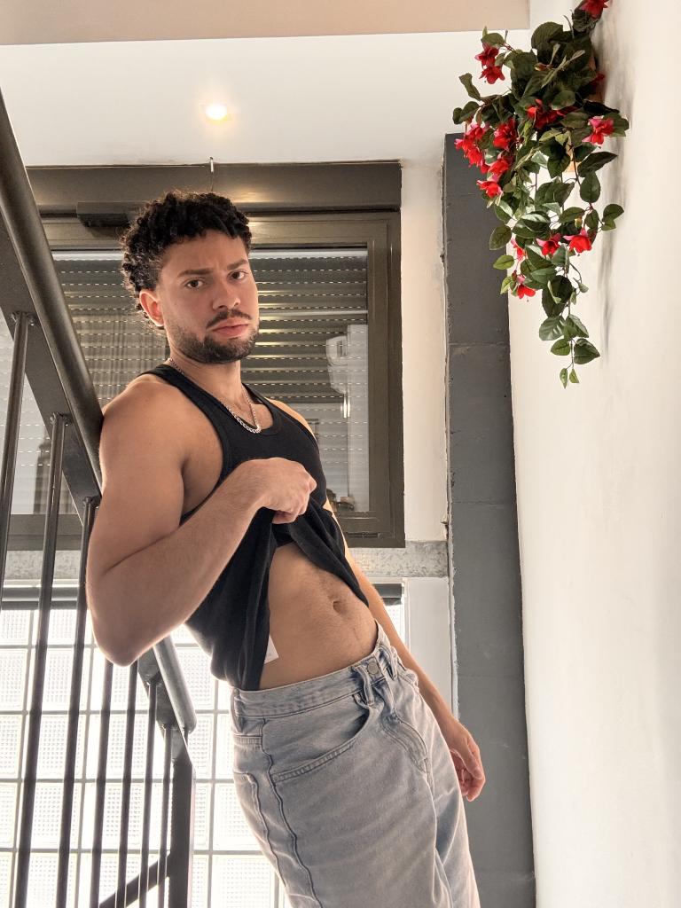 613839977: Chico busca chica en Valencia